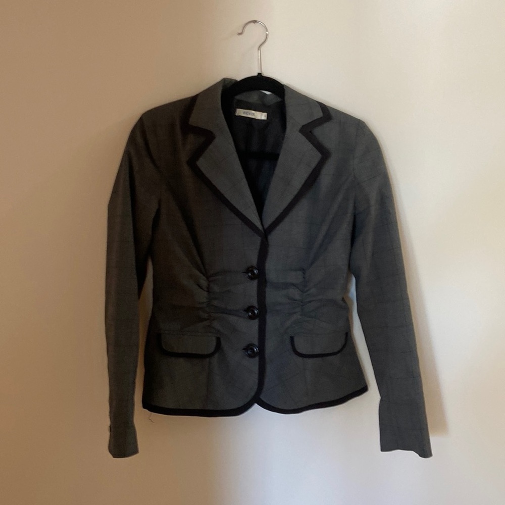 Adorable pleated blazer with some stretch.